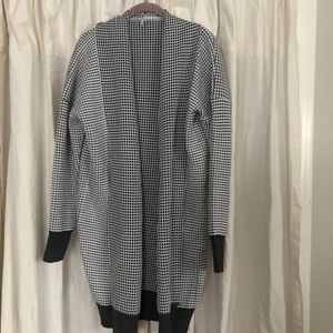 Cardigan / black and white
